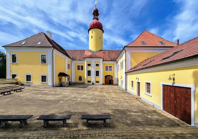 Hrad a zámek Stráž nad Nežárkou, Czech Republic (Czechia)